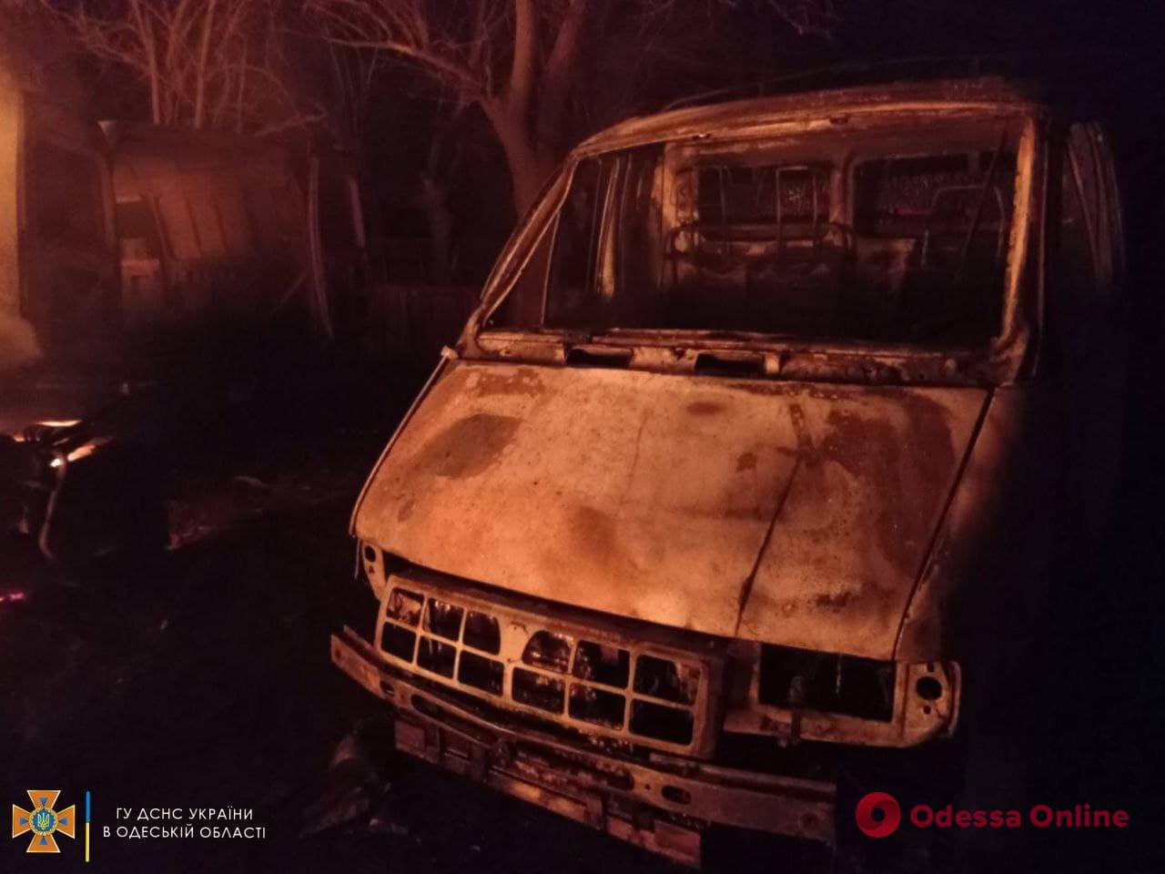 В Одесской области сгорел навес для хранения дров и автотехники