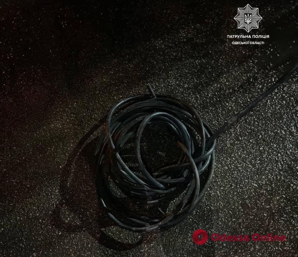 На поселке Котовского патрульные поймали кабельных воров