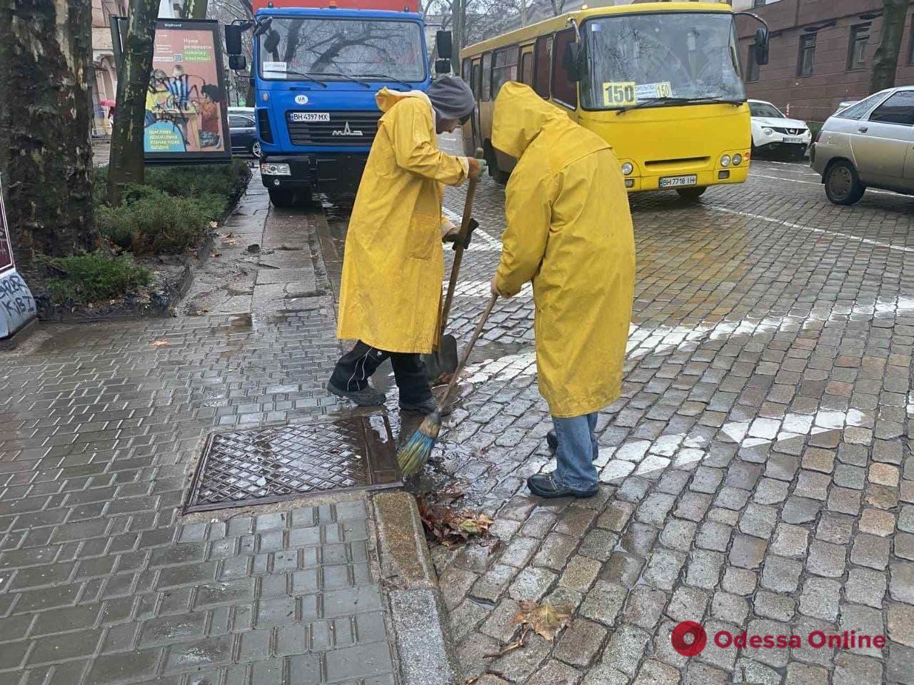Непогода: одесские коммунальщики работают в усиленном режиме