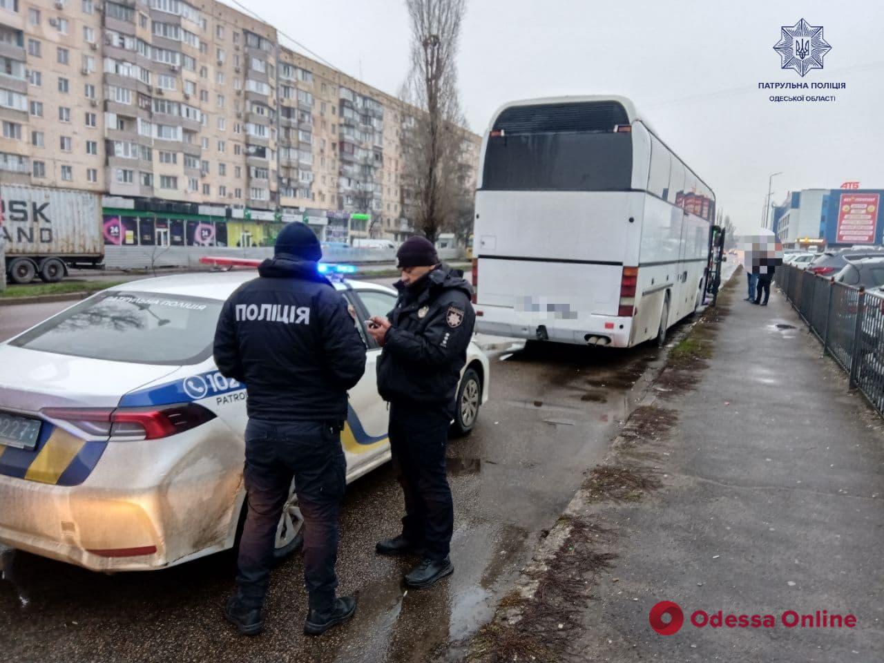 Одесские патрульные поймали пьяного водителя «Неоплана»