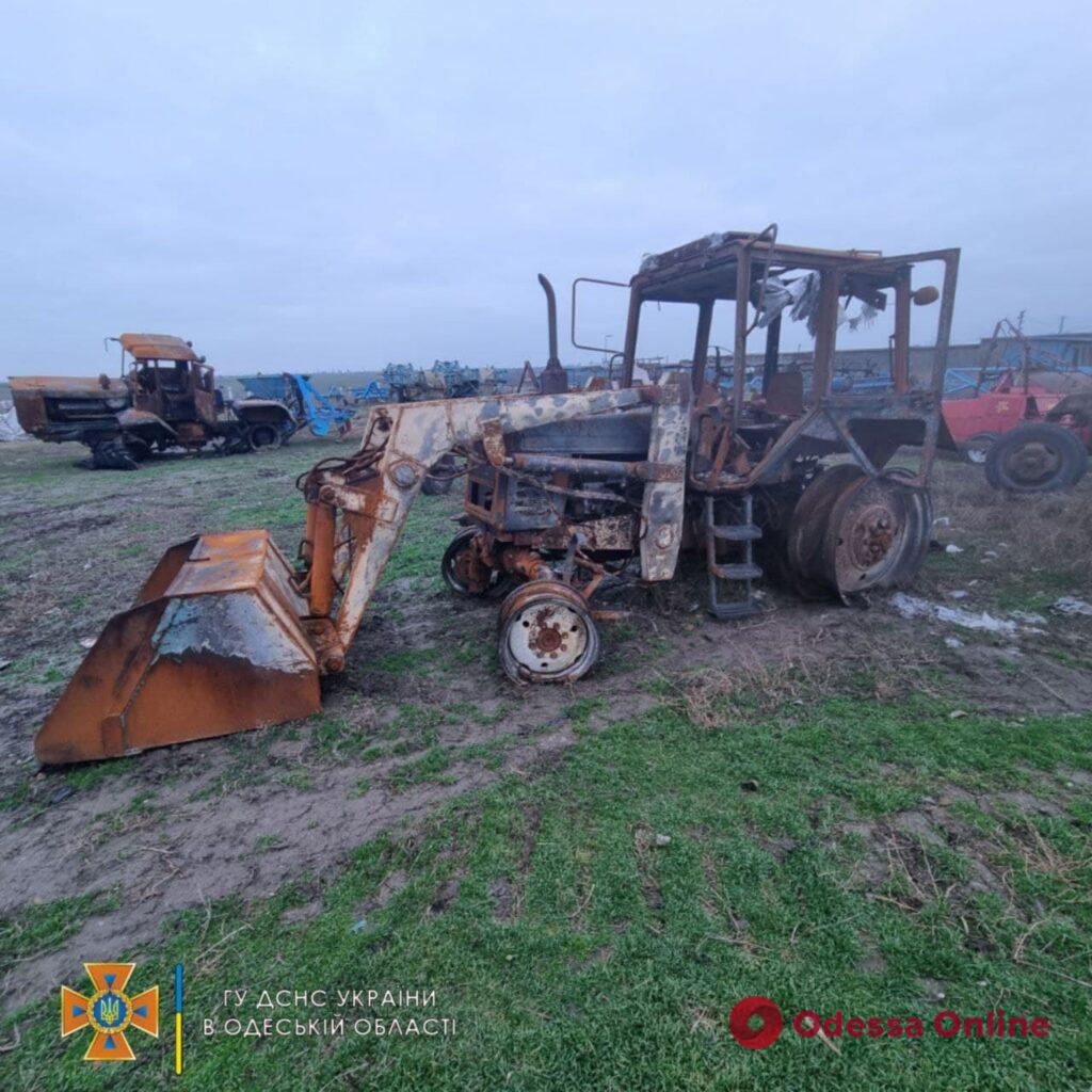 В Одесской области фермеру сожгли четыре трактора (фото)