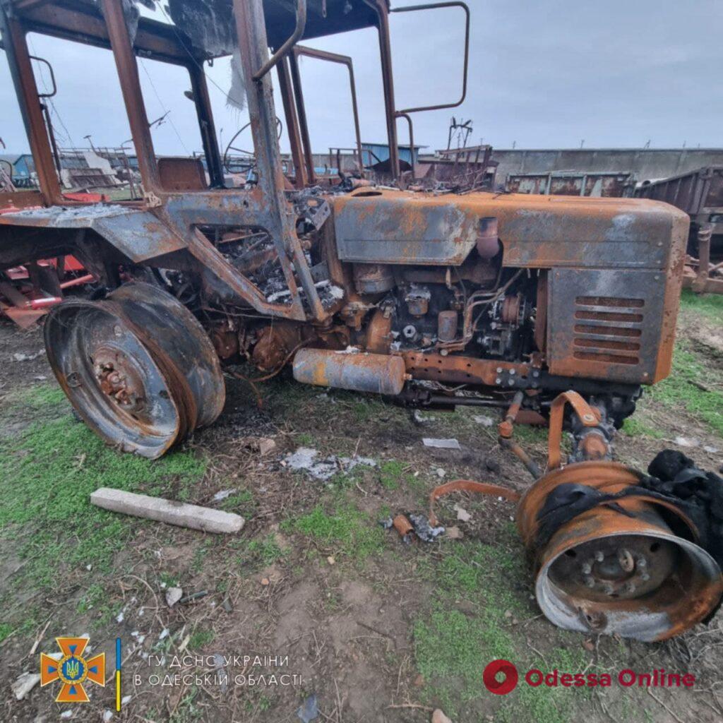 В Одесской области фермеру сожгли четыре трактора (фото)