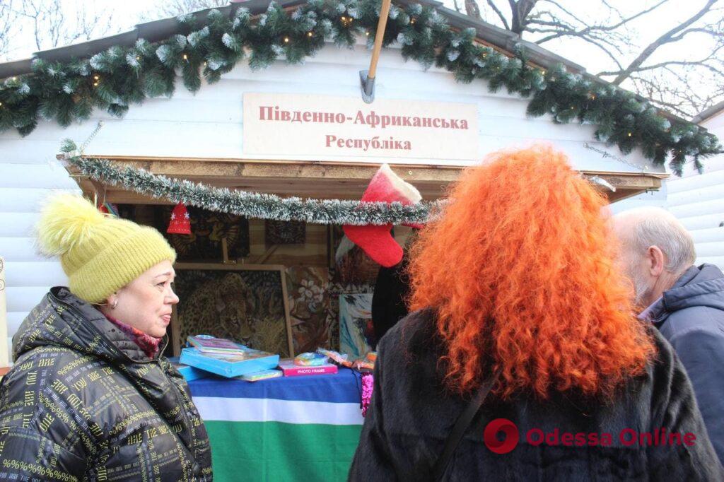 В Одессе проходит Благотворительная дипломатическая рождественская ярмарка (фото)
