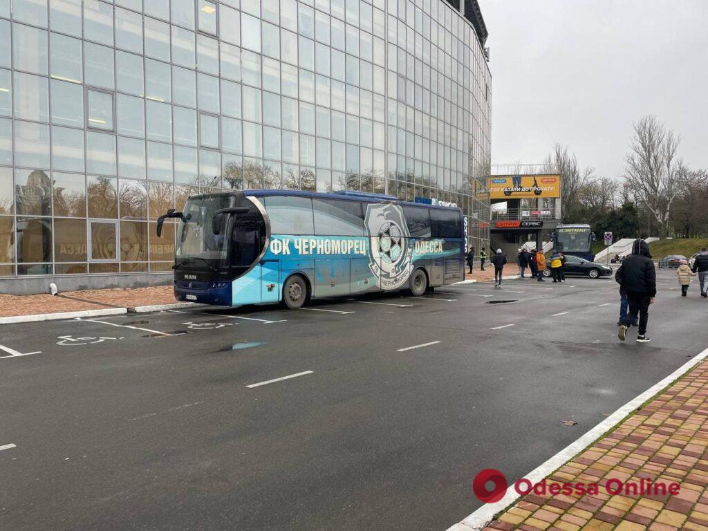 Автобус «Черноморца» забросали дымовыми шашками