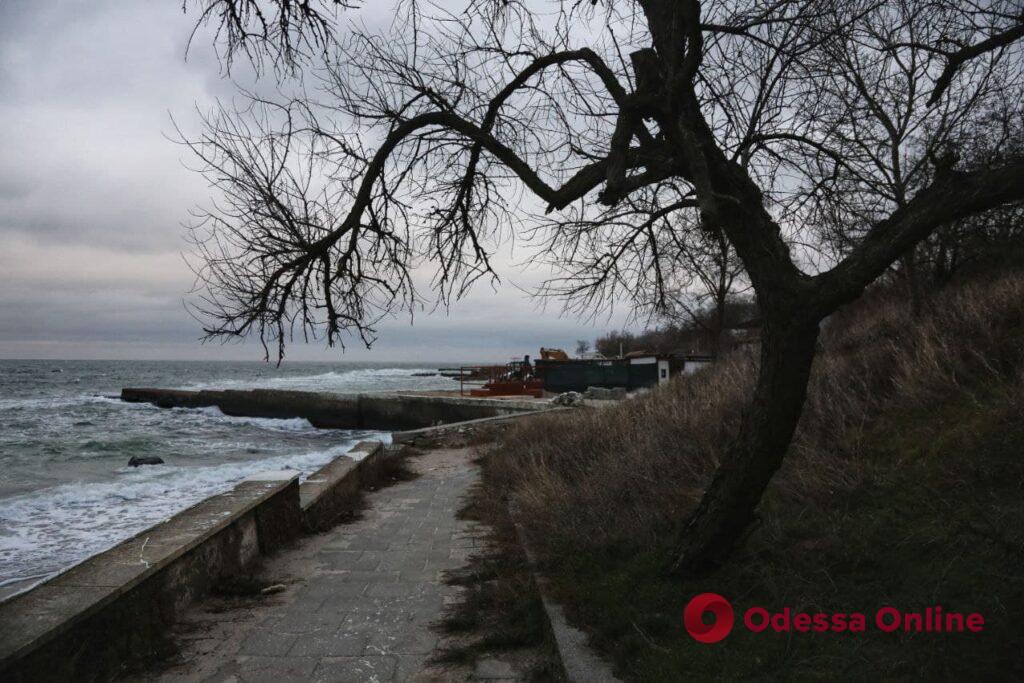 Хмуро, пасмурно и прохладно: одесское побережье в декабре (фоторепортаж)