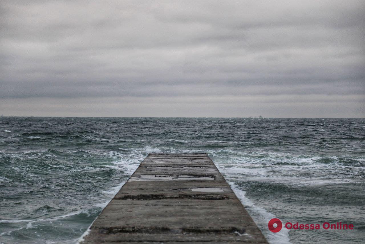 Хмуро, пасмурно и прохладно: одесское побережье в декабре (фоторепортаж)
