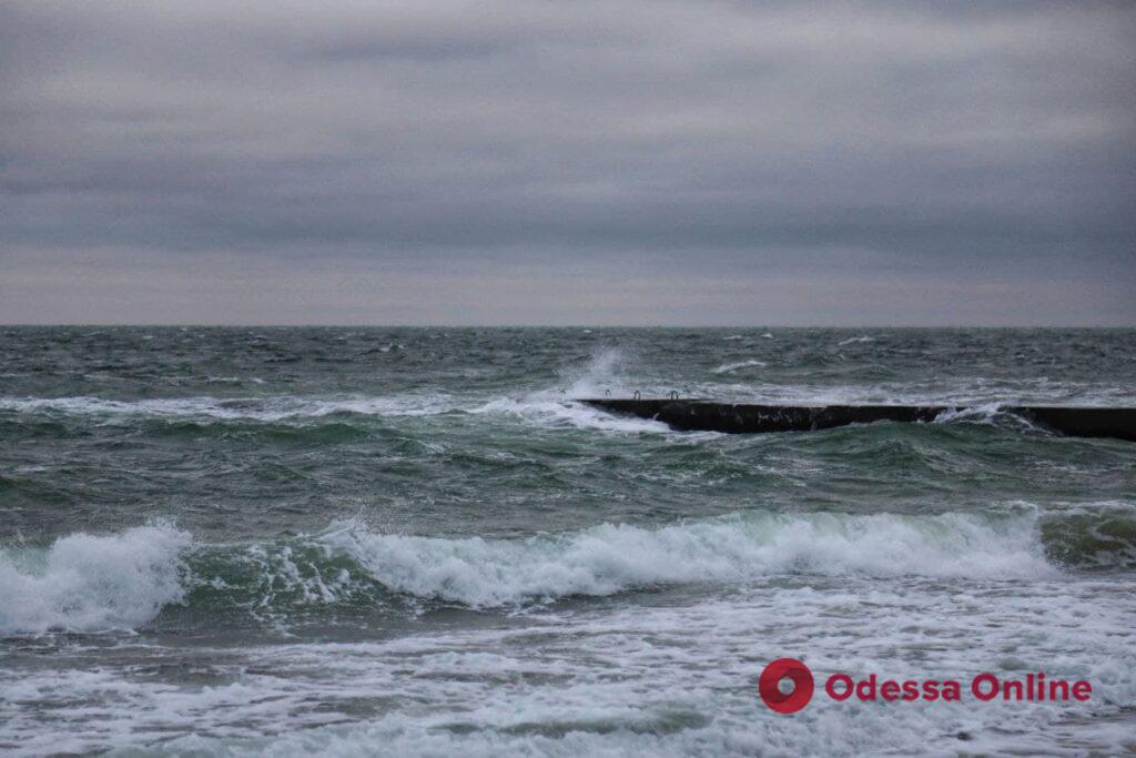 Хмуро, пасмурно и прохладно: одесское побережье в декабре (фоторепортаж)