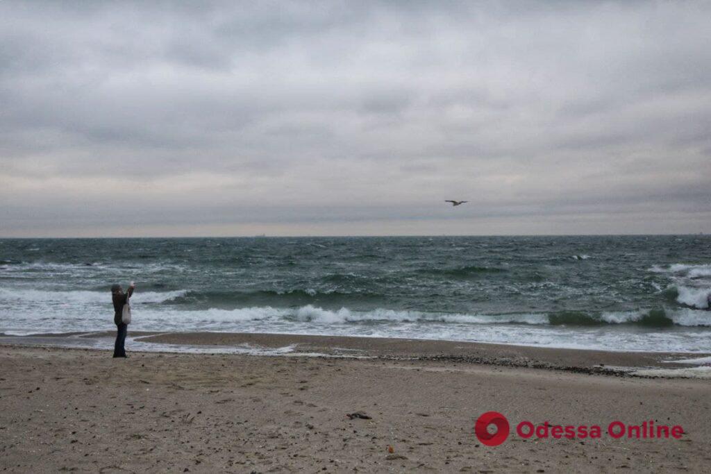 Хмуро, пасмурно и прохладно: одесское побережье в декабре (фоторепортаж)