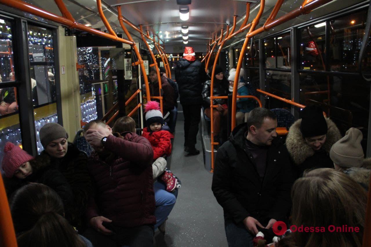 В Одессе прошел праздничный парад троллейбусов (фото)