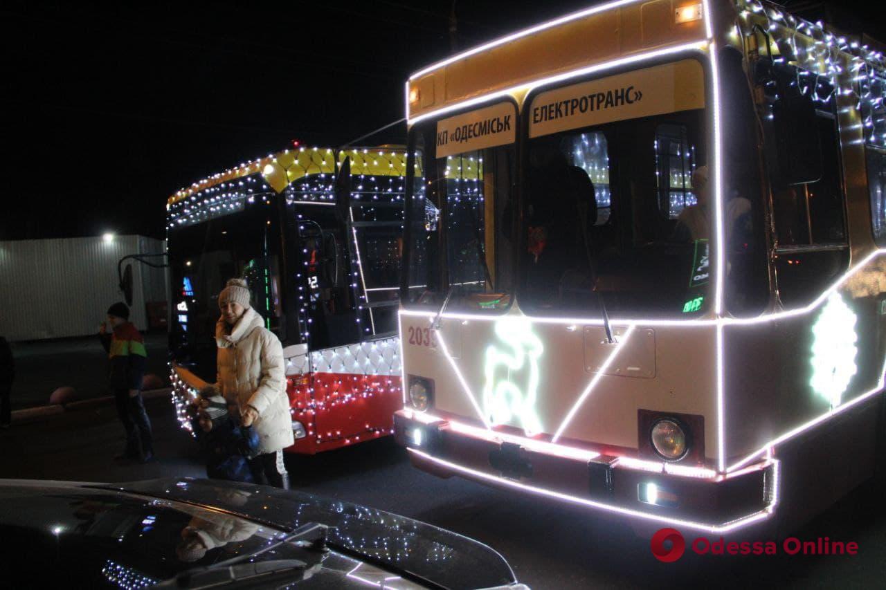 В Одессе прошел праздничный парад троллейбусов (фото)