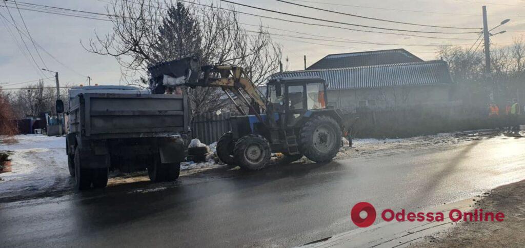 Одесские коммунальщики ликвидировали стихийную свалку на улице Крайней