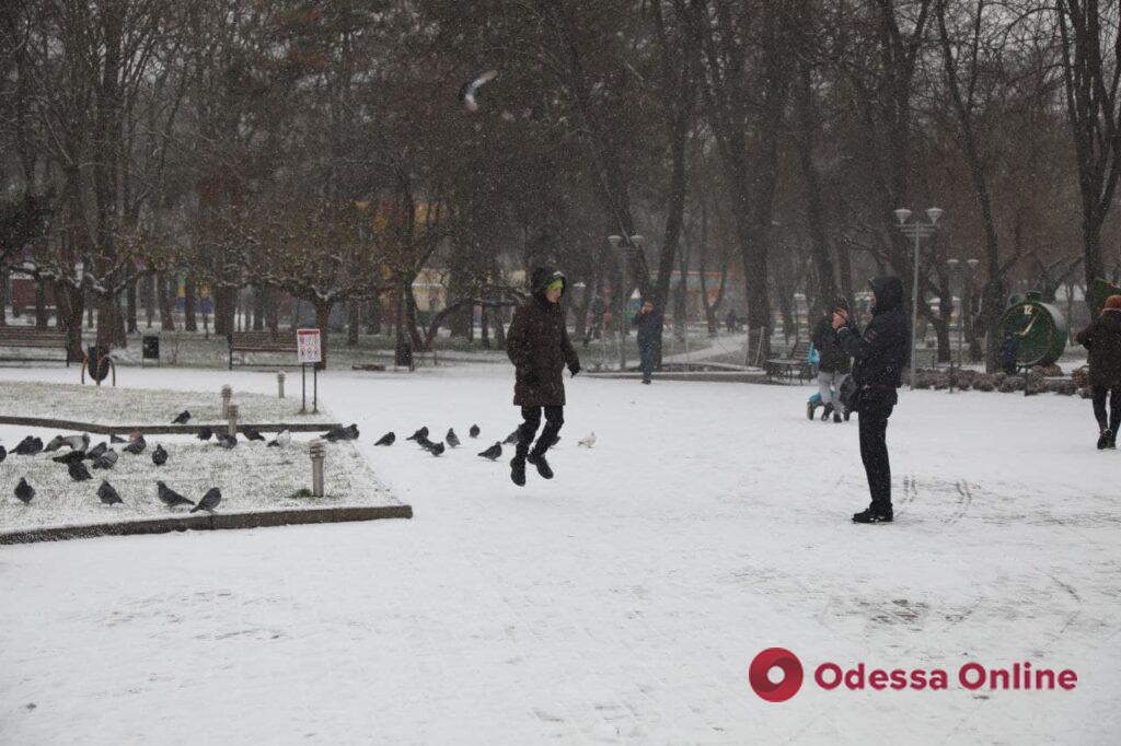 Снежная сказка на одесских Черемушках (фоторепортаж)