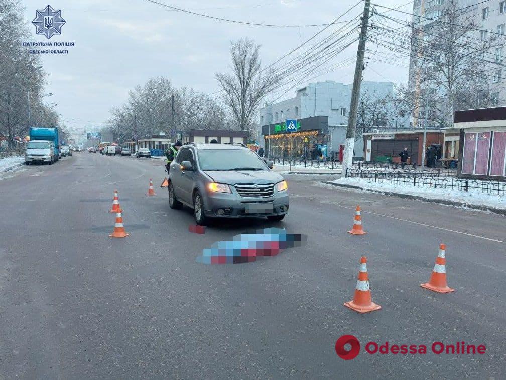 На поселке Котовского автомобиль насмерть сбил женщину