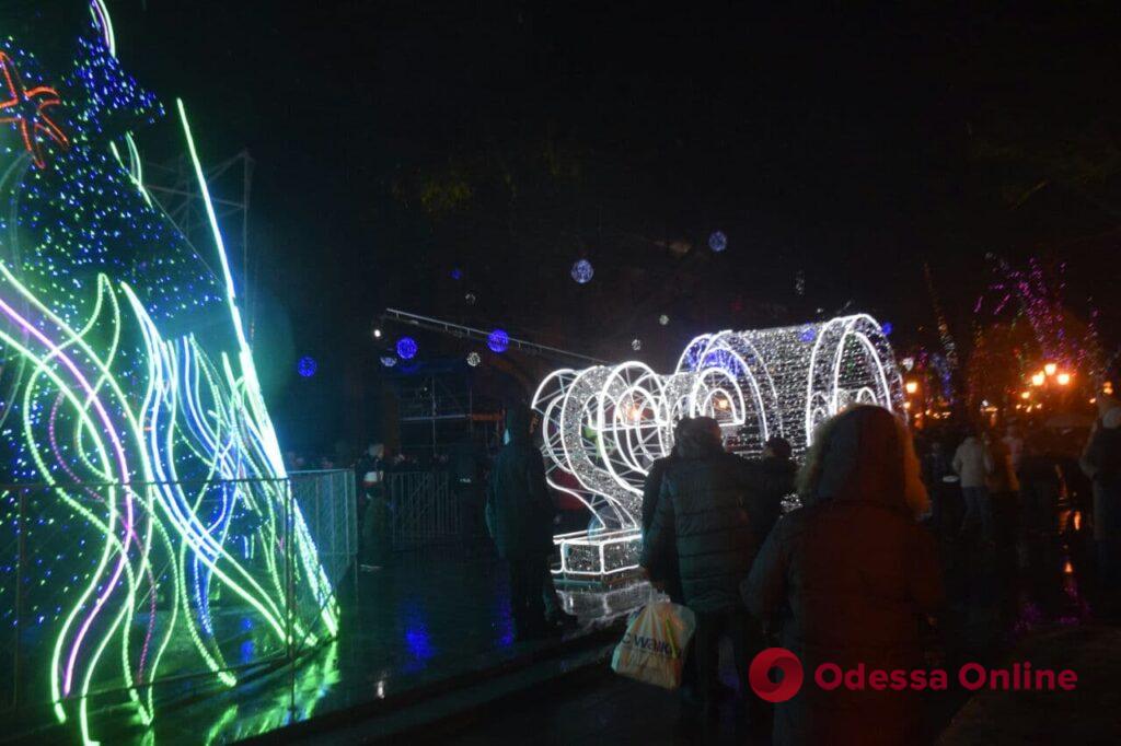 Веселье, танцы и Haddaway на сцене: одесситы отмечают Новый год на Думской площади (фоторепортаж)