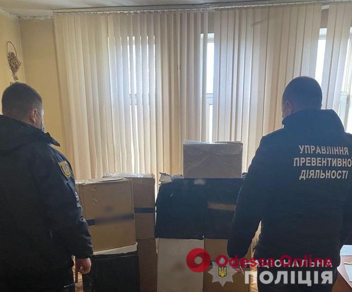 Одесская продавщица хранила у себя в павильоне около пяти тысяч контрабандных пачек сигарет