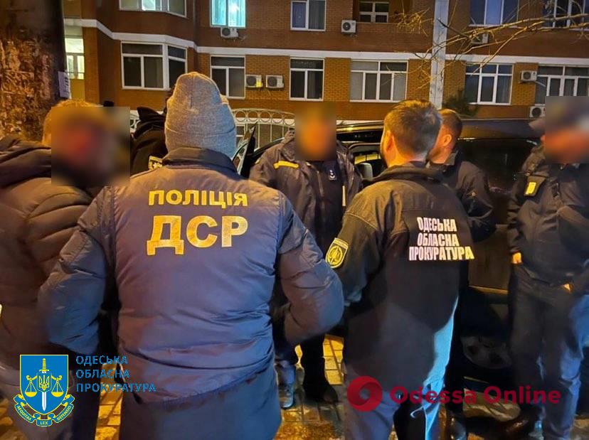 В Одессе пожарные вымогали взятку у владельца автозаправки