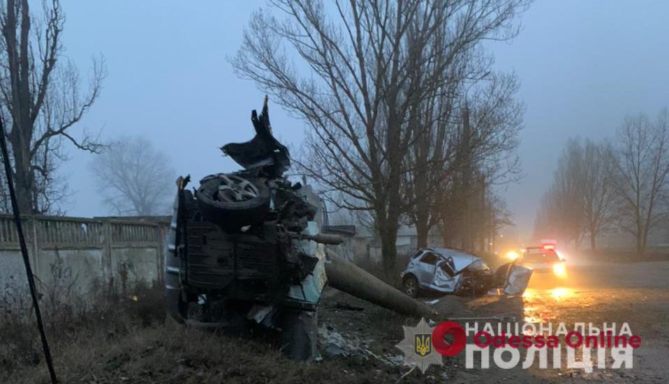 В Одесской области автомобиль на огромной скорости влетел в столб: водитель погиб