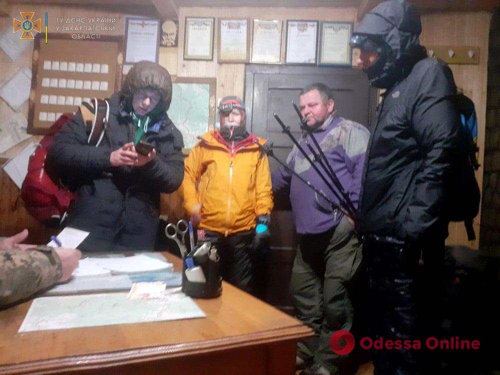 Потеряли ориентир и заблудились: в Карпатах искали туристов из Одессы