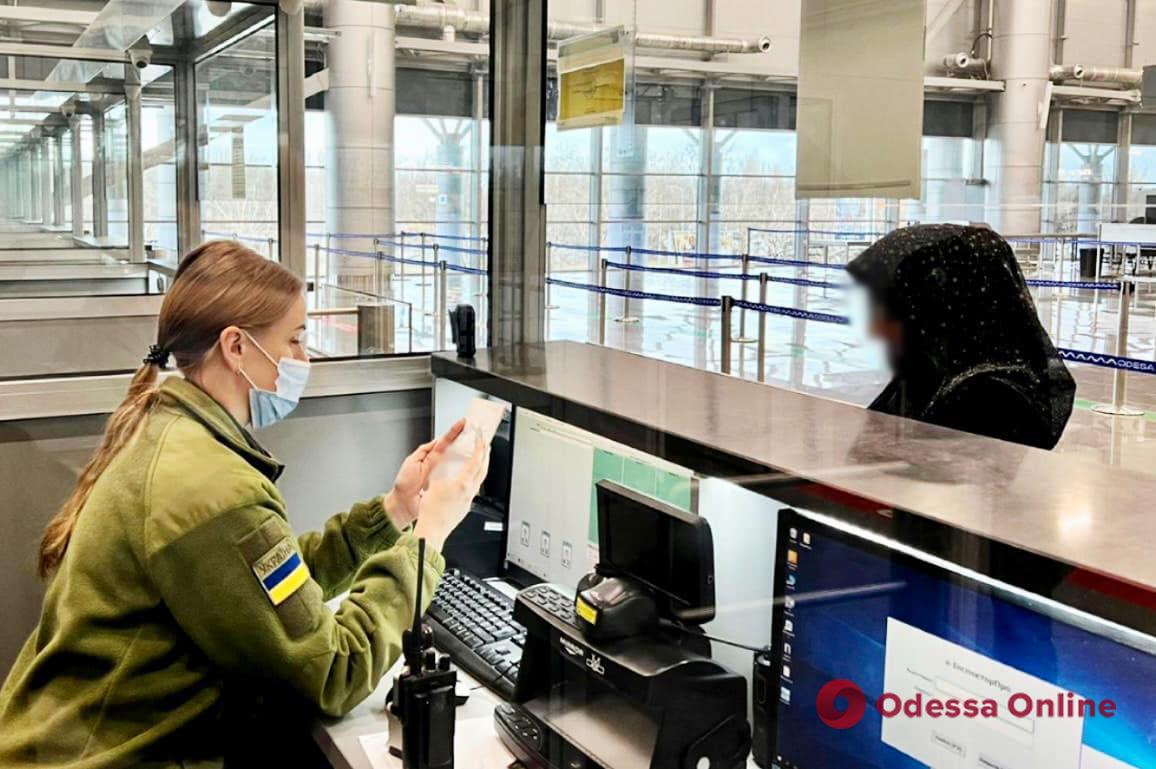 В Одесском аэропорту задержали террористку, которую разыскивает Интерпол