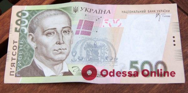 Вакцинированные бустерной дозой украинцы получат еще 500 гривен