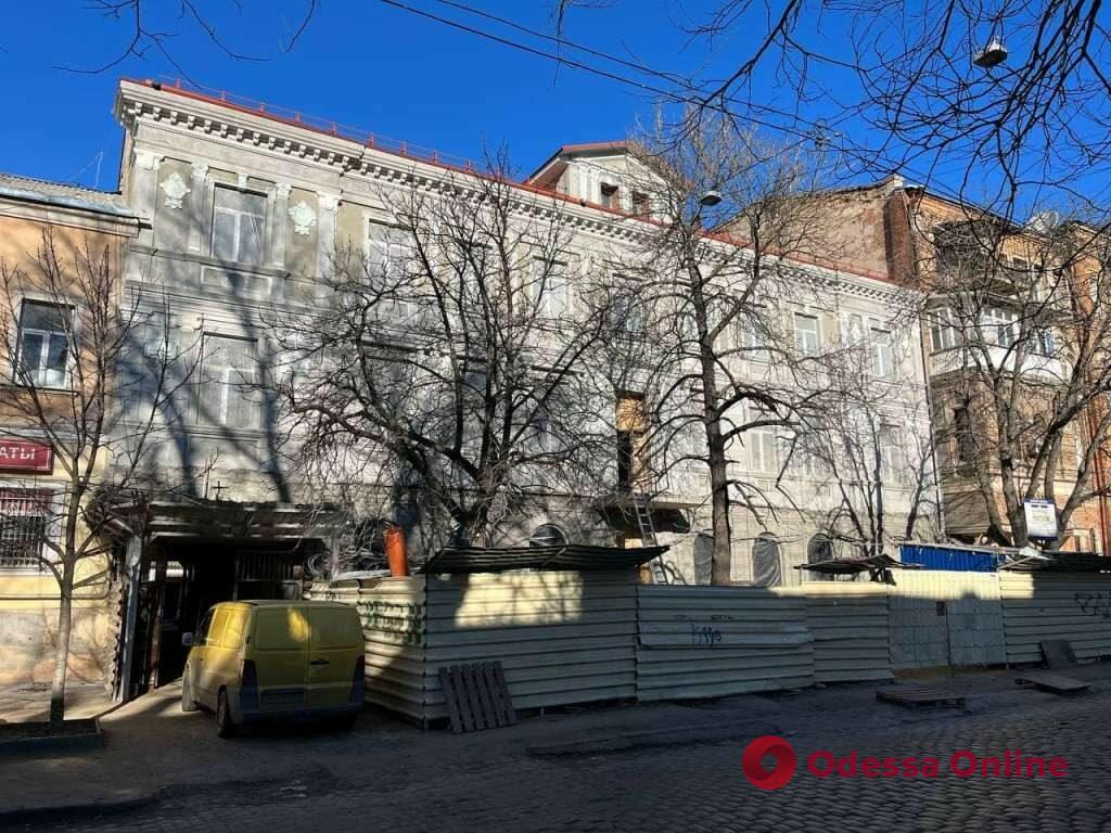 Реставрацию памятника архитектуры на Спиридоновской завершат в этом году
