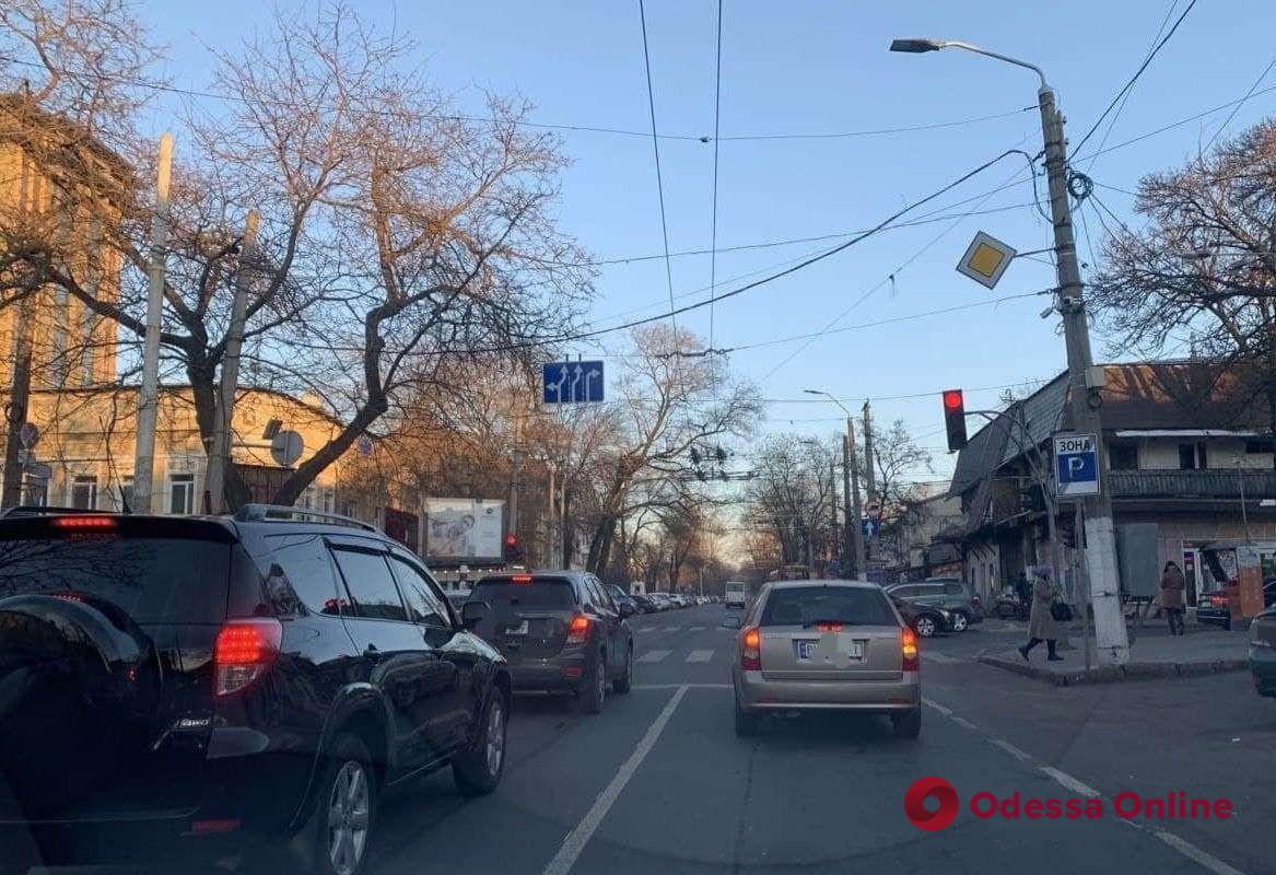 В Одессе на десятке перекрестков установили новые знаки