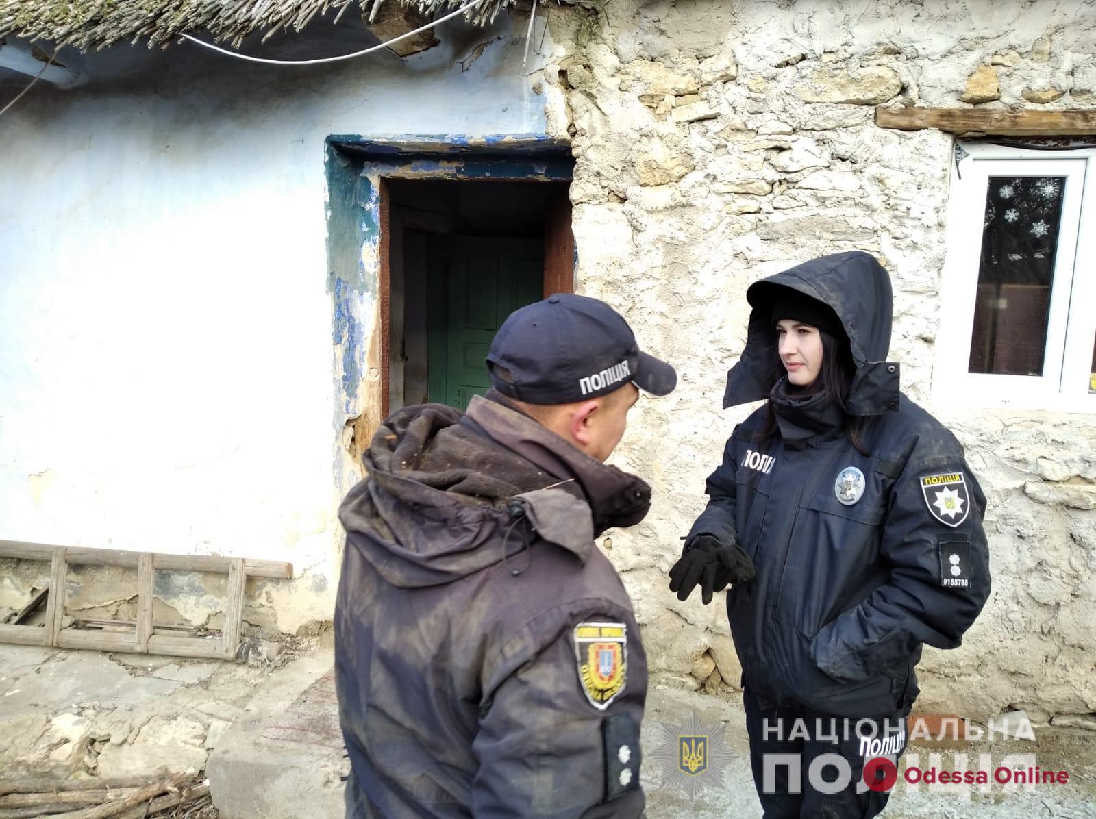 Стала заложницей собственного дома: в Одесской области полицейские спасли беспомощную пенсионерку