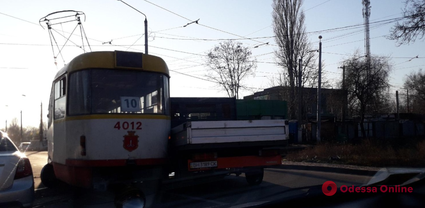Из-за ДТП в Одессе временно не ходит трамвай № 10