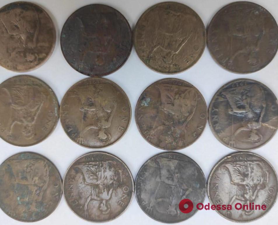 В Одесской области женщина пыталась нелегально вывезти из страны старинные монеты