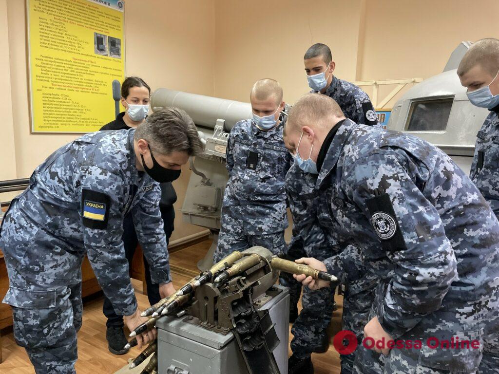 Экипажи кораблей и катеров Морской охраны пополнились выпускниками, которые прошли интенсивный курс подготовки в Одесской области