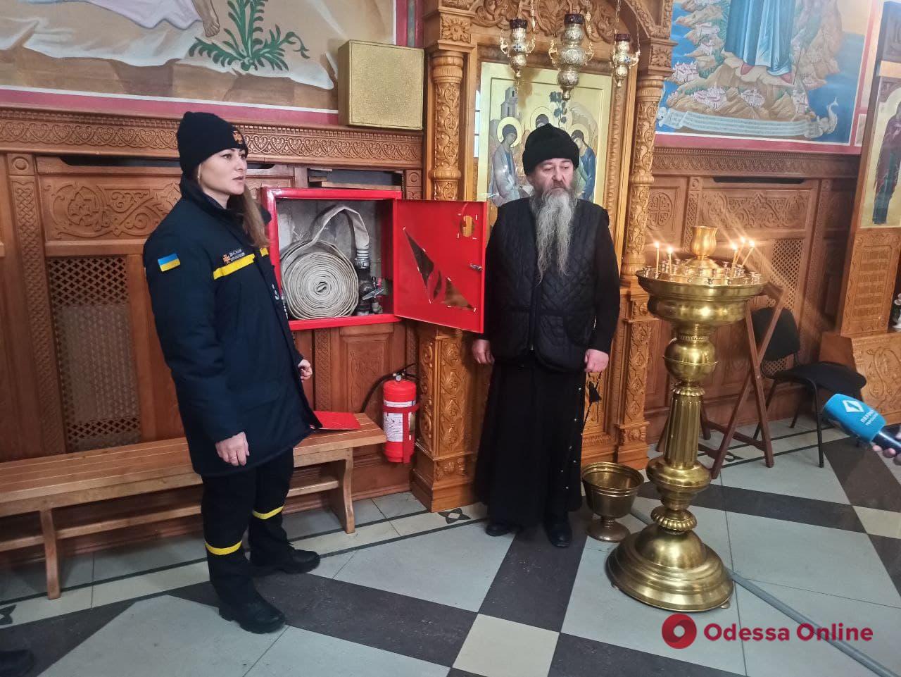 В преддверии Рождества спасатели проводят рейды по храмам Одессы