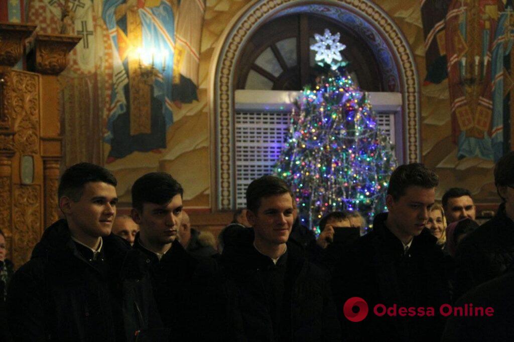 В Одессе начались рождественские богослужения (фоторепортаж)