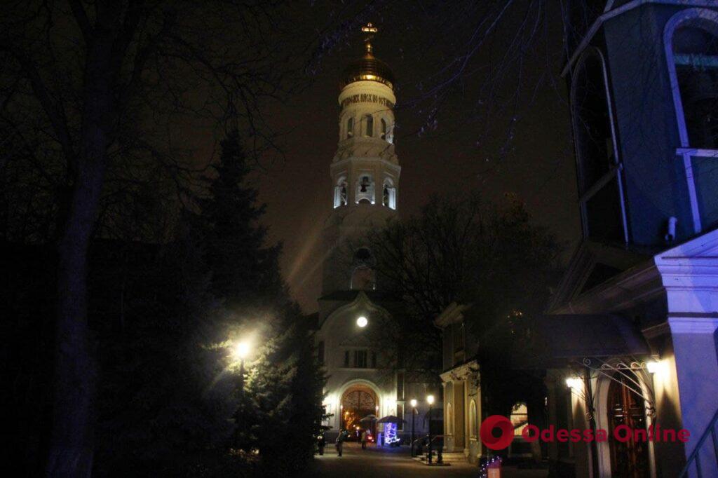 В Одессе начались рождественские богослужения (фоторепортаж)