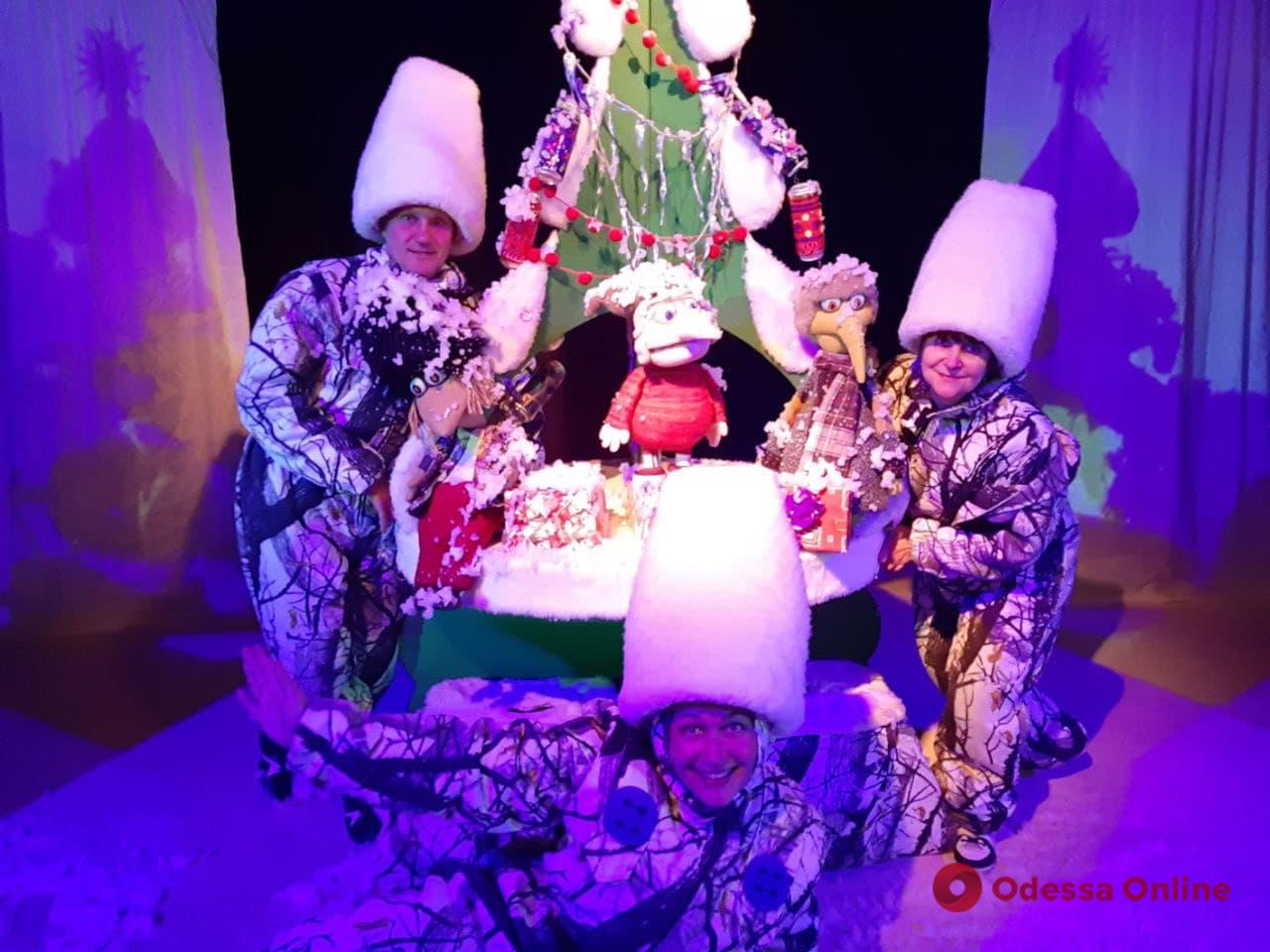 «Рождественский караван сказок»: «АТБ» передает детям-сиротам три тысячи сладких подарков