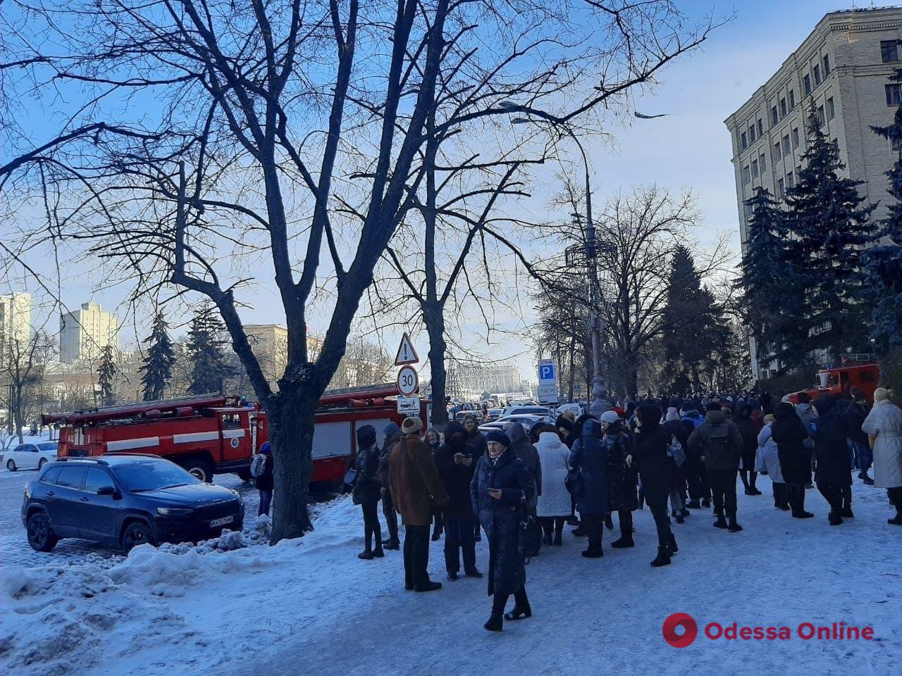 В Харькове горит национальный университет имени Каразина (обновлено)