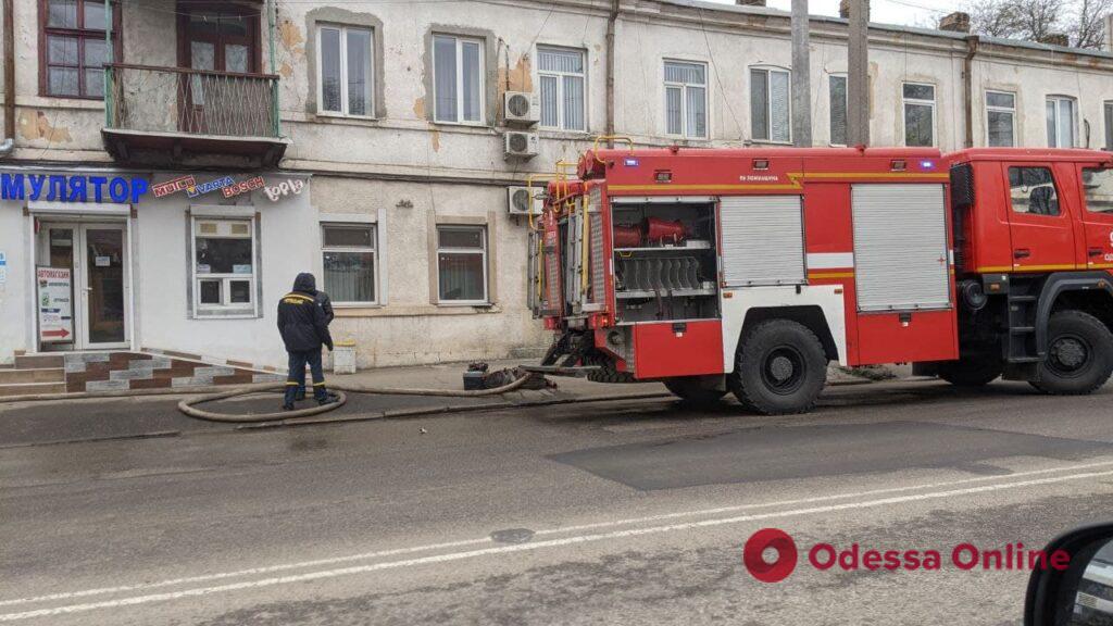 На Молдаванке горела квартира: пожар тушили 23 спасателя