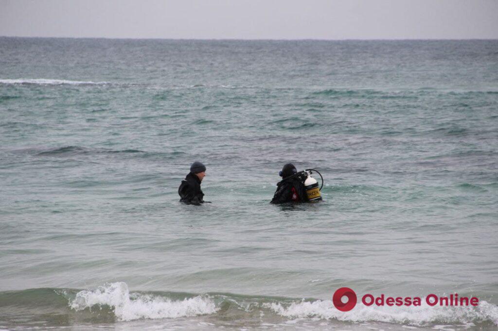 Накануне крещенских купаний водолазы обследуют дно одесских пляжей