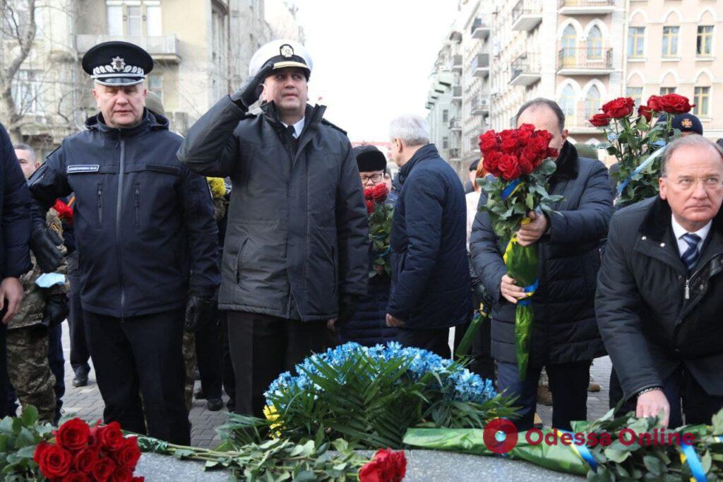 День соборности Украины: в Одессе к памятнику Тарасу Шевченко возложили цветы (фото)