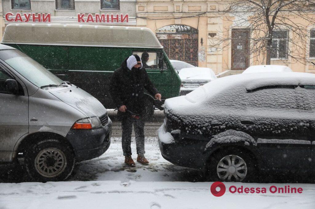 Одессу засыпает снегом