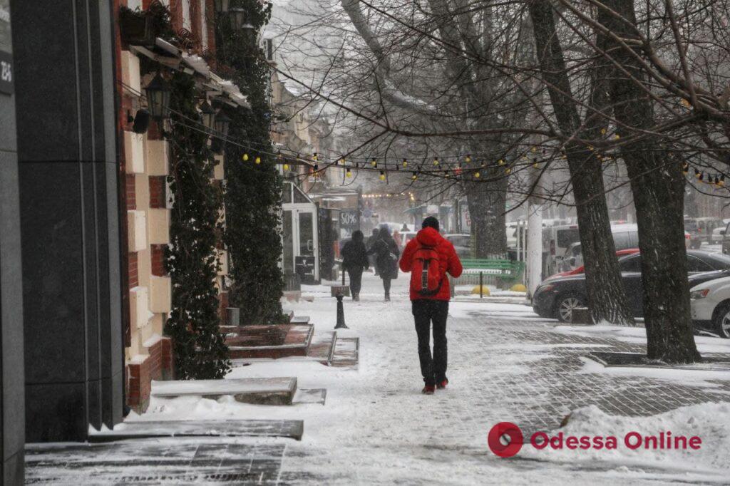 Одессу засыпает снегом
