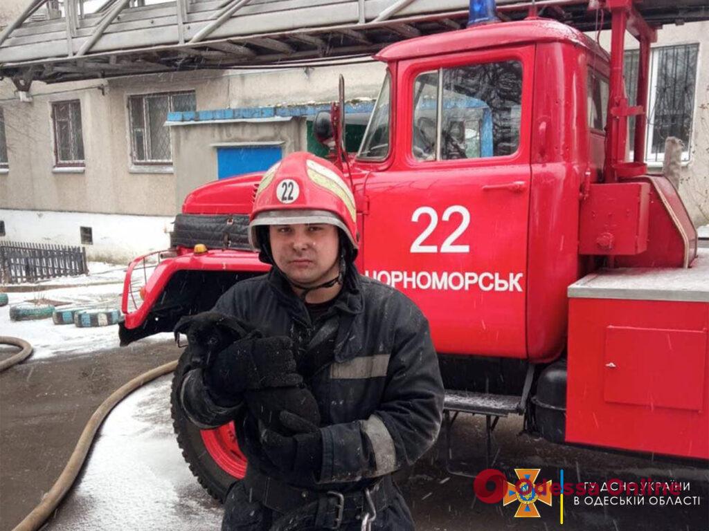 В Черноморске тушили пожар в многоэтажке (фото, видео)