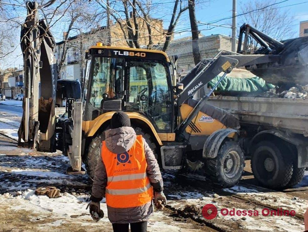 Одесские коммунальщики начали комплексную уборку Молдаванки