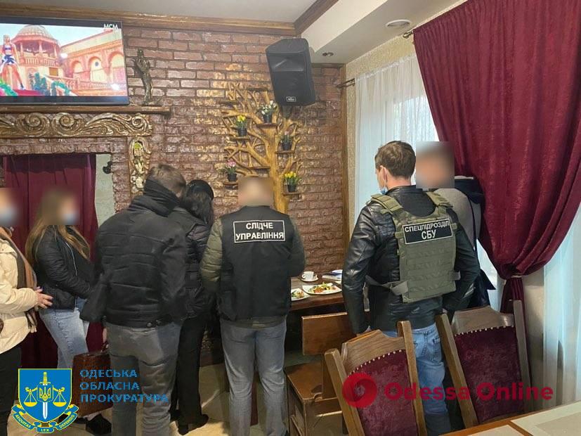 В Одесской области будут судить главу сельсовета: она попалась на взятке за выделение участков под павильоны