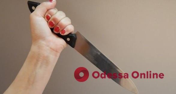 На Черемушках одесситка напала с ножом на сожителя