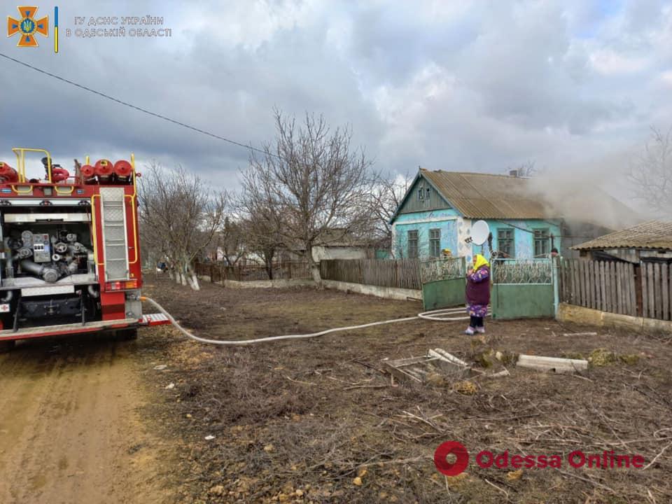 В Одесской области горел жилой дом: двое пострадавших