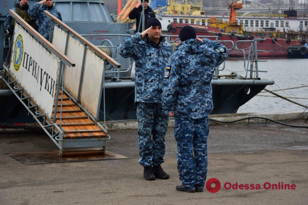 В День единения на кораблях ВМС в одесском порту торжественно подняли флаг Украины