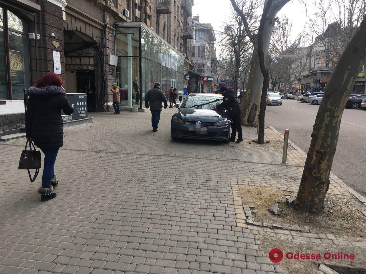 За несколько дней в Одессе за неправильную парковку выписали штрафов на 1,2 миллиона гривен
