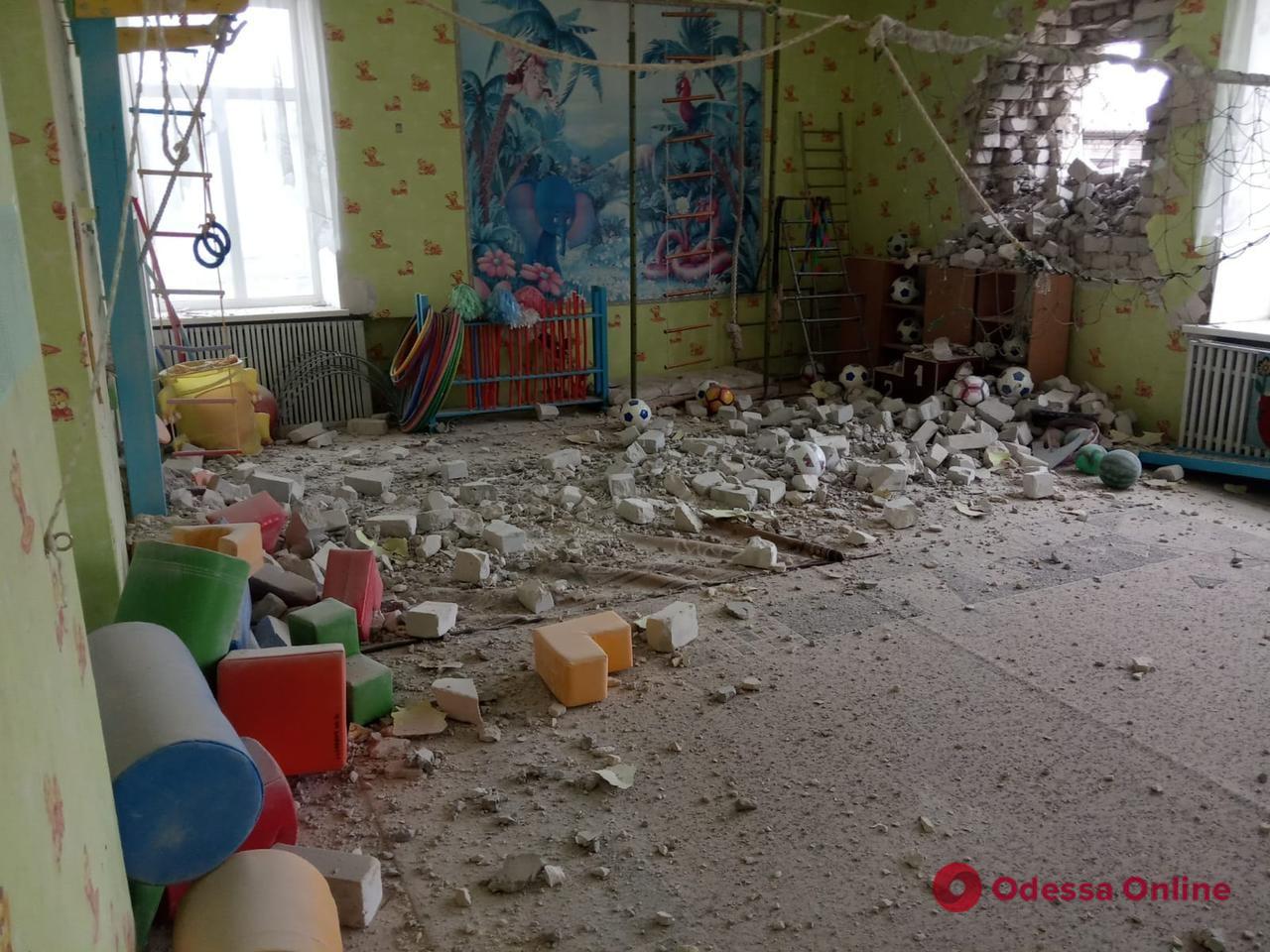 Боевики обстреляли Станицу Луганскую: снаряд попал в детсад