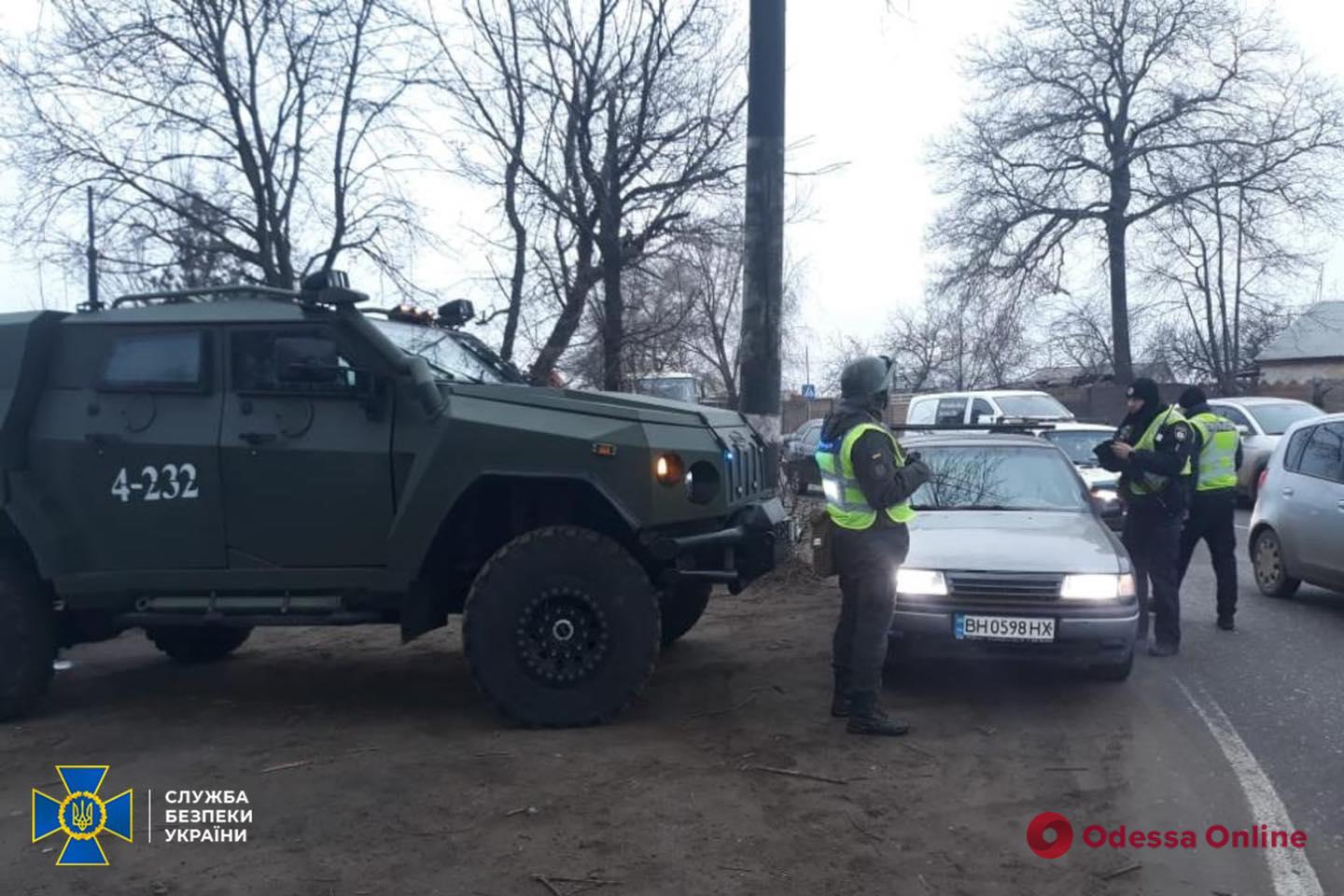 Во время учений СБУ в Одесской области задержали разыскиваемых Интерполом, изъяли наркотики, оружие и транспорт