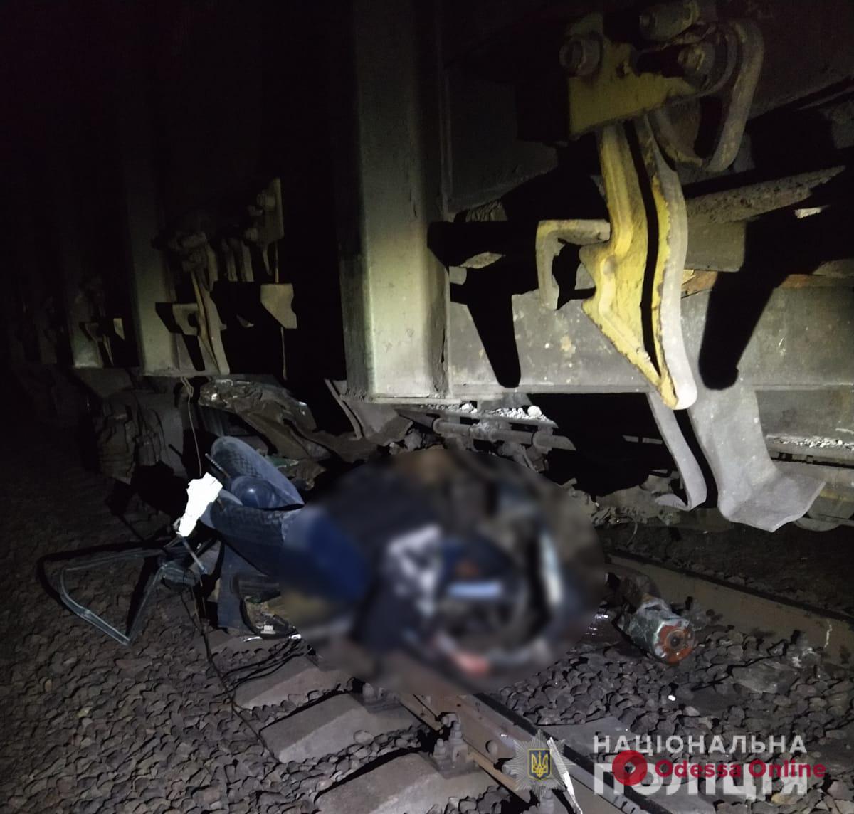 В Одесской области Opel сбил шлагбаум и попал под поезд — водитель погиб